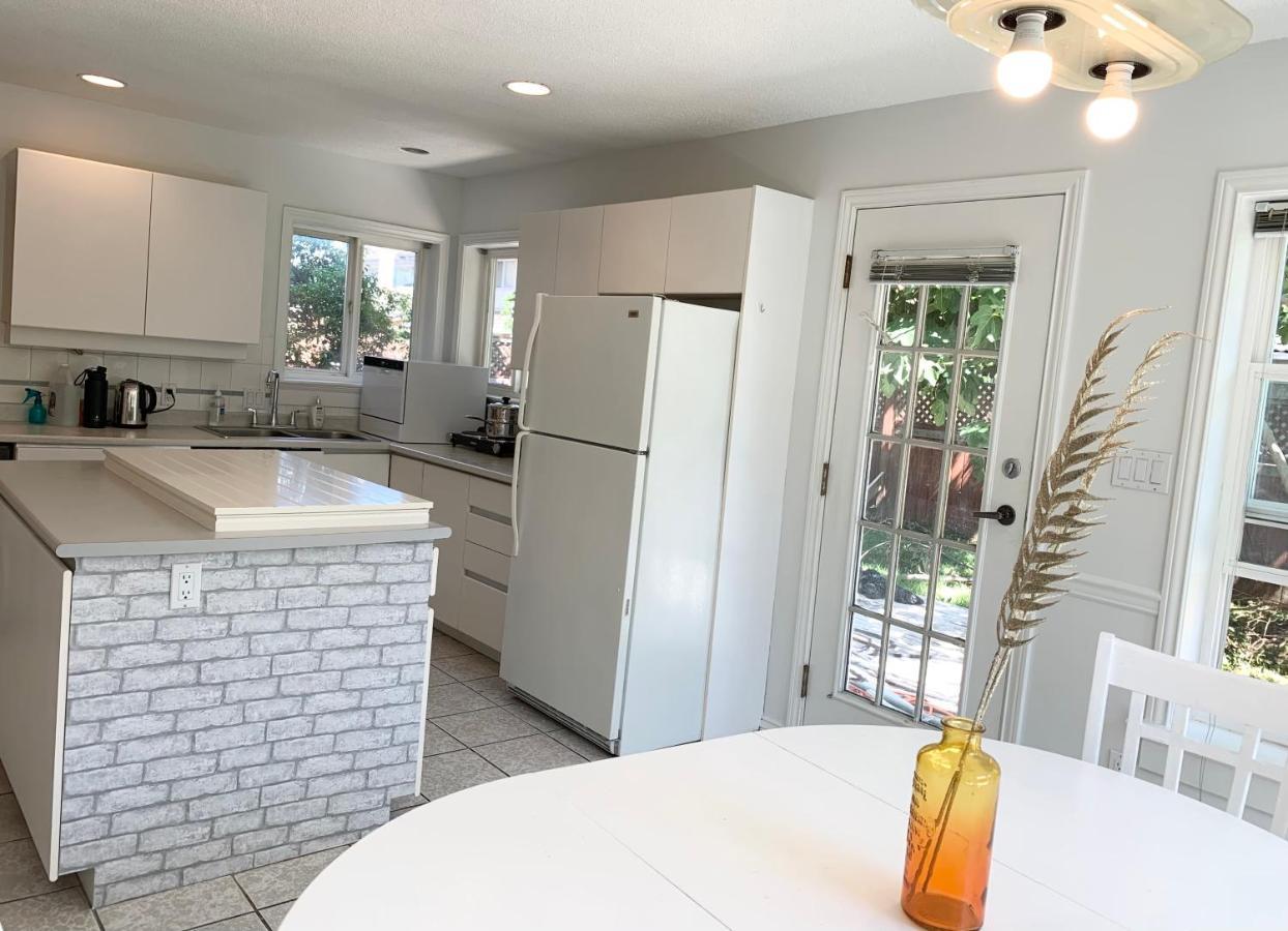 One Bedroom Queen Bed Sharing Washroom In Tiger Sweet House License## Richmond Exterior foto